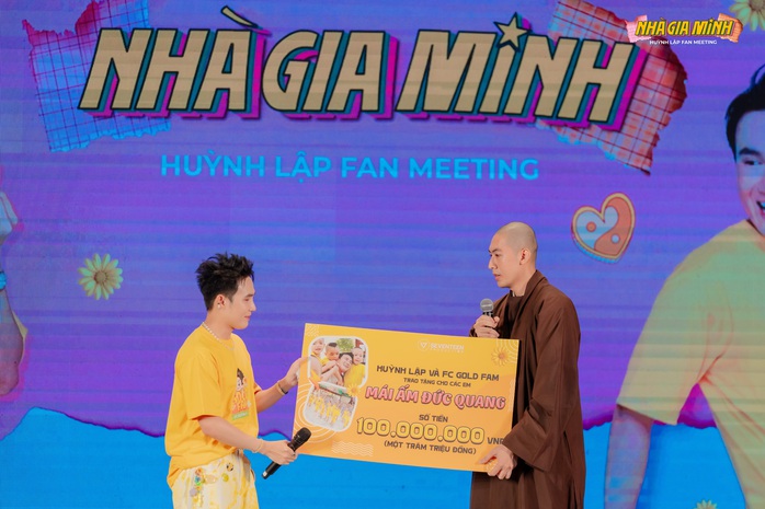 Phương Mỹ Chi, Huỳnh Lập quậy tưng "fan meeting"- Ảnh 9. Phương Mỹ Chi, Huỳnh Lập quậy tưng "fan meeting"- Ảnh 9.