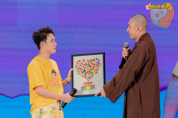 Phương Mỹ Chi, Huỳnh Lập quậy tưng "fan meeting"- Ảnh 10. Phương Mỹ Chi, Huỳnh Lập quậy tưng "fan meeting"- Ảnh 10.