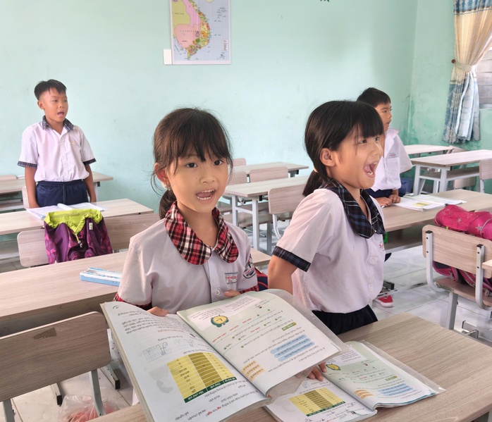 Ngôi trường ấm áp của 175 học sinh mồ côi, trẻ có hoàn cảnh khó khăn - Ảnh 2.