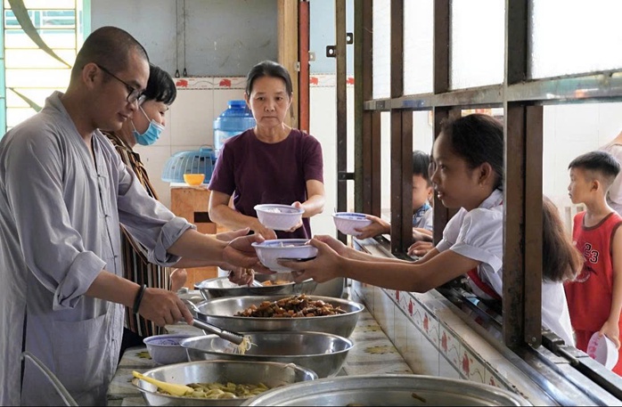 Ngôi trường ấm áp của 175 học sinh mồ côi, trẻ có hoàn cảnh khó khăn - Ảnh 9.