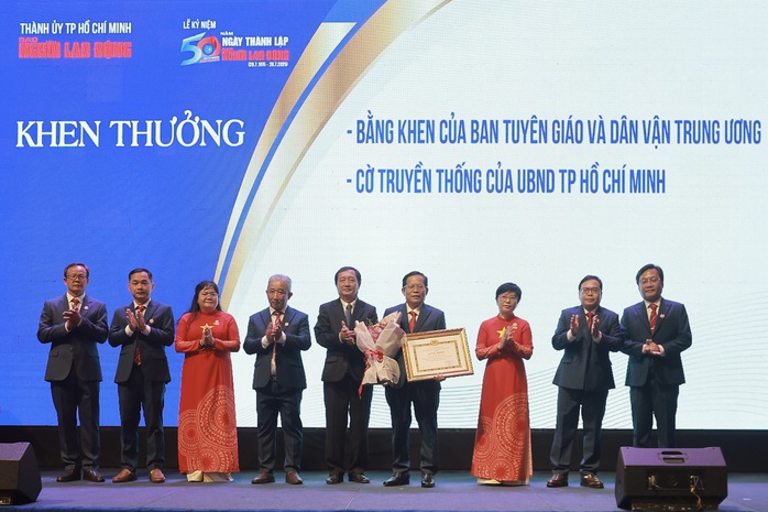 Kỷ niệm 50 năm ngày thành lập Báo Người Lao Động: Luôn đồng hành cùng bạn đọc- Ảnh 1.