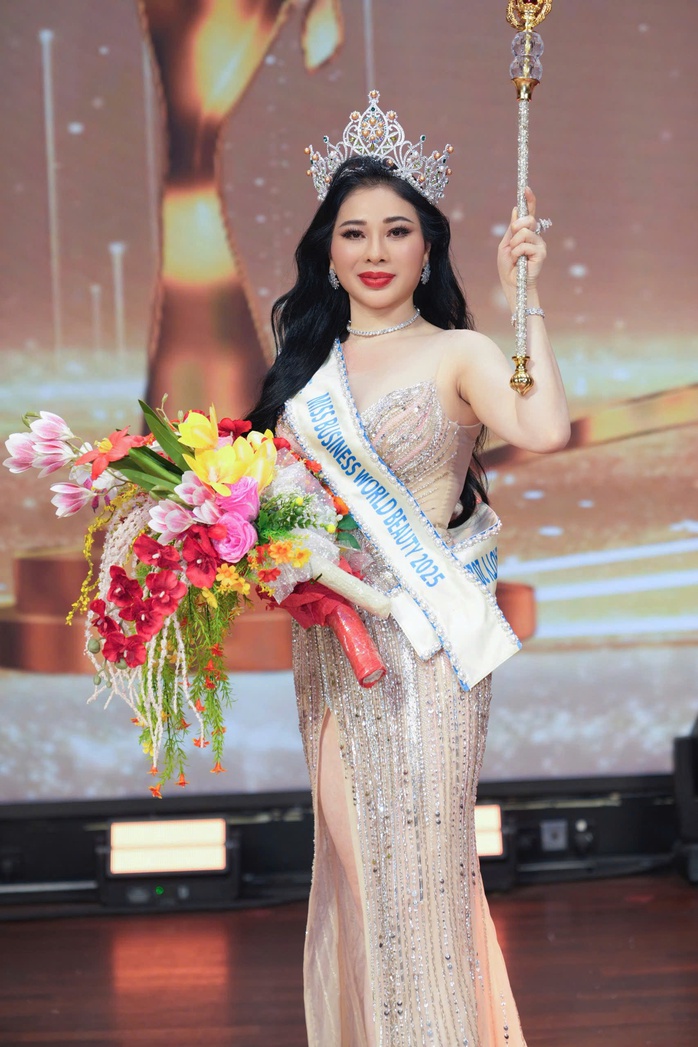 Doanh nhân ở TP HCM đăng quang hoa hậu tại Malaysia
- Ảnh 1. Doanh nhân ở TP HCM đăng quang hoa hậu tại Malaysia
- Ảnh 1.
