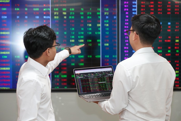 Chứng khoán bùng nổ giá trị giao dịch- Ảnh 1. Chứng khoán bùng nổ giá trị giao dịch- Ảnh 1.