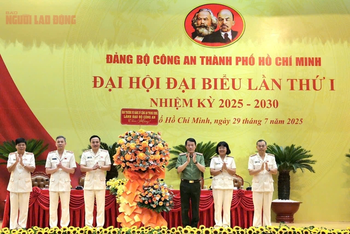 Đảng bộ Công an TP HCM tổ chức thành công Đại hội đại biểu lần thứ I nhiệm kỳ 2025 - 2030 - Ảnh 7.