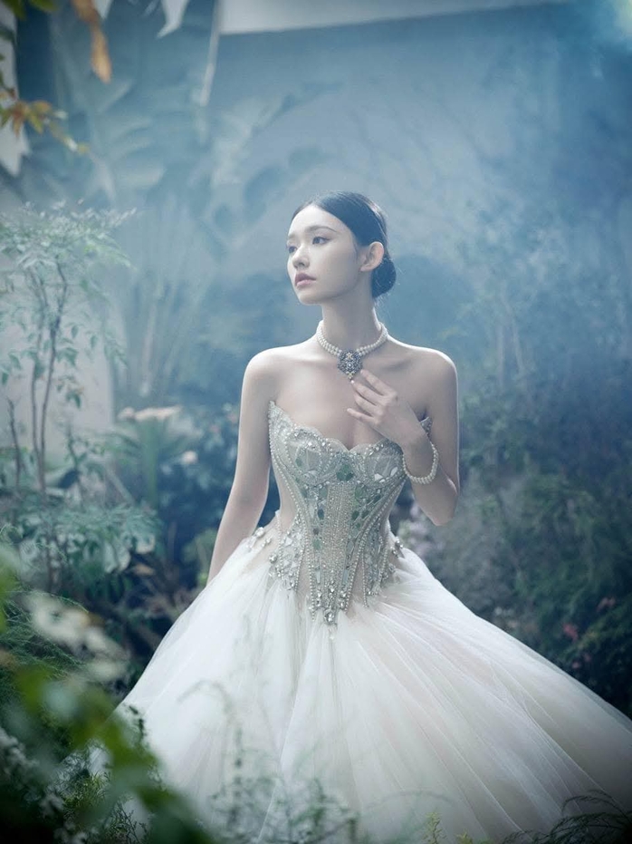 "Nàng thơ" của Châu Tinh Trì khoe vẻ đẹp trong thiết kế Việt- Ảnh 10.