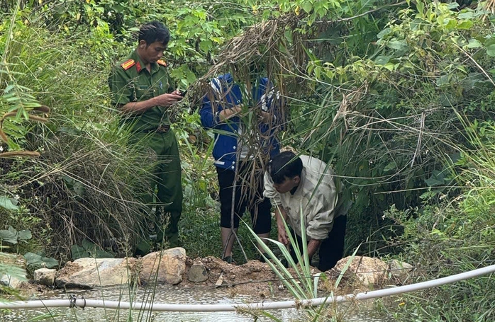 Phát hiện thi thể đang phân hủy, nghi là bé gái 2 tuổi mất tích ở Lâm Đồng - Ảnh 1. Phát hiện thi thể đang phân hủy, nghi là bé gái 2 tuổi mất tích ở Lâm Đồng - Ảnh 1.