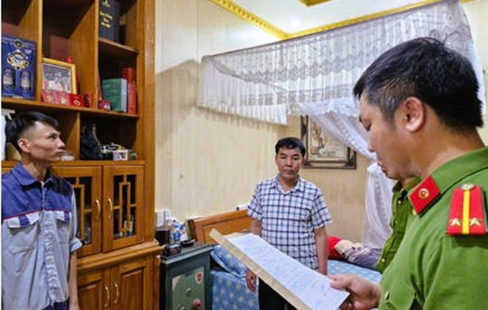 Thủ nhang ngôi đền nổi tiếng ở Thanh Hóa bị triệu tập, khám xét về tội đánh bạc, tổ chức đánh bạc- Ảnh 1. Thủ nhang ngôi đền nổi tiếng ở Thanh Hóa bị triệu tập, khám xét về tội đánh bạc, tổ chức đánh bạc- Ảnh 1.