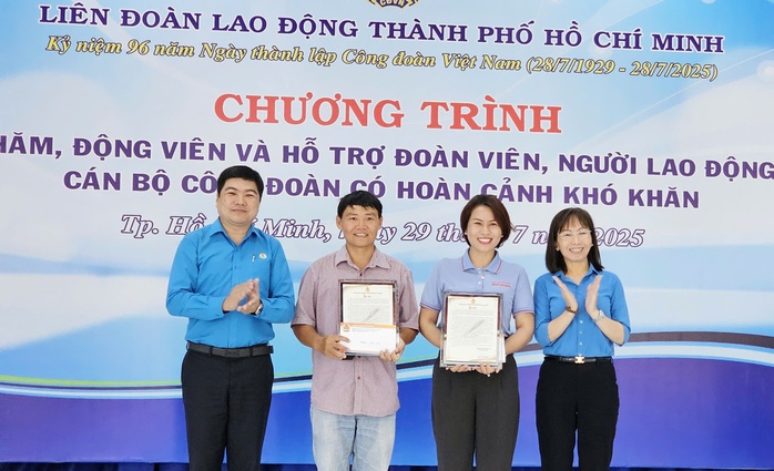 Nam công nhân "không ngủ được" khi hay tin được Công đoàn TP HCM tặng quà- Ảnh 3. Nam công nhân "không ngủ được" khi hay tin được Công đoàn TP HCM tặng quà- Ảnh 3.