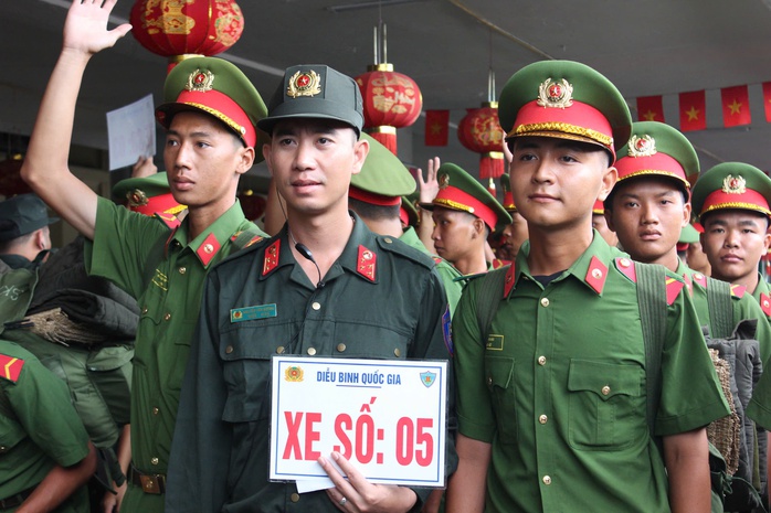 Đón 566 cán bộ, chiến sĩ từ TP HCM ra Hà Nội tập luyện cho nhiệm vụ A80 - Ảnh 4.