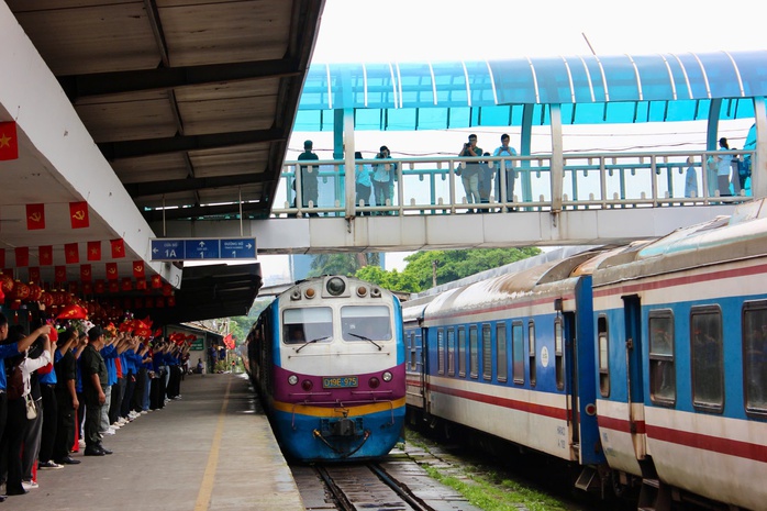 Đón 566 cán bộ, chiến sĩ từ TP HCM ra Hà Nội tập luyện cho nhiệm vụ A80 - Ảnh 1.