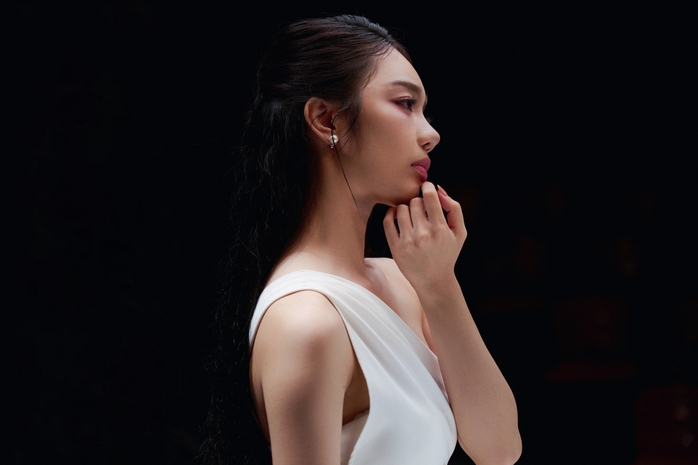 Hoàng Duyên biến lời tạm biệt Em xinh say hi thành bài hát mới   - Ảnh 2.