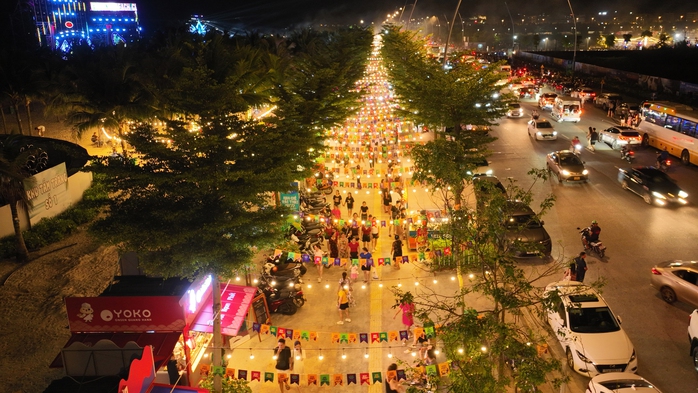"Đại tiệc pháo hoa" mỗi cuối tuần tại Hạ Long- Ảnh 3. "Đại tiệc pháo hoa" mỗi cuối tuần tại Hạ Long- Ảnh 3.