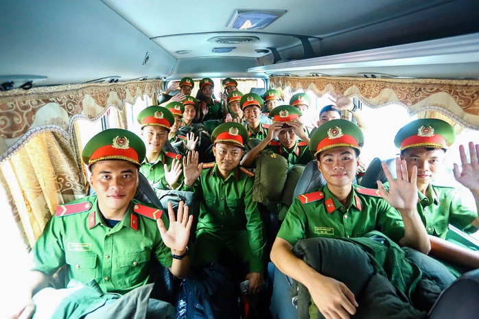 Đón 566 cán bộ, chiến sĩ từ TP HCM ra Hà Nội tập luyện cho nhiệm vụ A80 - Ảnh 7.