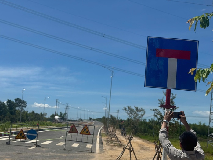 Cận cảnh cầu Quảng Đà hàng trăm tỉ thiếu đường dẫn, dân "nóng ruột"- Ảnh 6. Cận cảnh cầu Quảng Đà hàng trăm tỉ thiếu đường dẫn, dân "nóng ruột"- Ảnh 6.