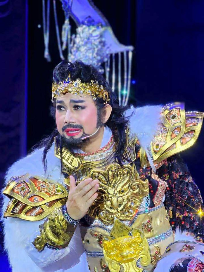 NS Bình Tinh tái diễn "Giang Sơn Mỹ Nhân" - Vở tuồng bảo bối của Huỳnh Long - Ảnh 2.