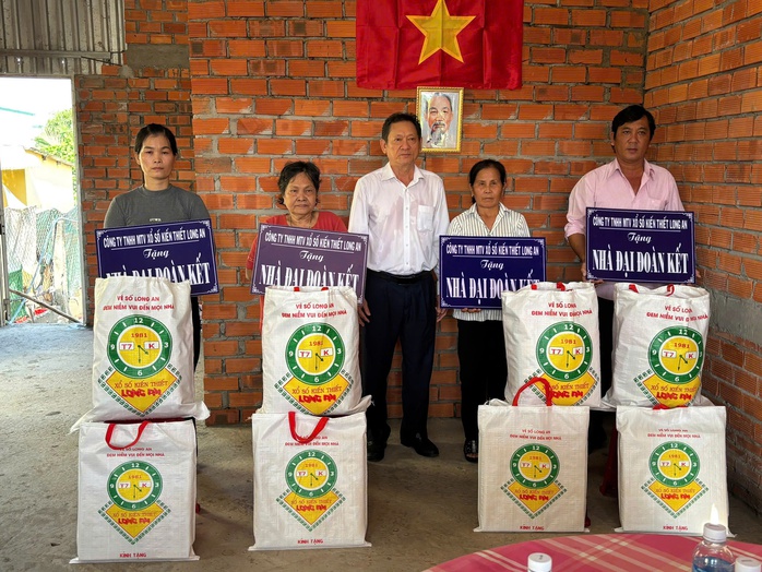 Công ty Xổ số kiến thiết Long An tích cực thực hiện an sinh xã hội và đền ơn đáp nghĩa- Ảnh 1. Công ty Xổ số kiến thiết Long An tích cực thực hiện an sinh xã hội và đền ơn đáp nghĩa- Ảnh 1.