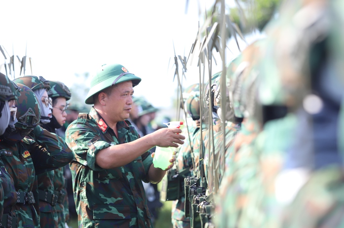 Chiến sĩ quân đội đổ mồ hôi trên thao trường, sẵn sàng diễu binh, diễu hành ngày Quốc khánh 2-9- Ảnh 9. Chiến sĩ quân đội đổ mồ hôi trên thao trường, sẵn sàng diễu binh, diễu hành ngày Quốc khánh 2-9- Ảnh 9.