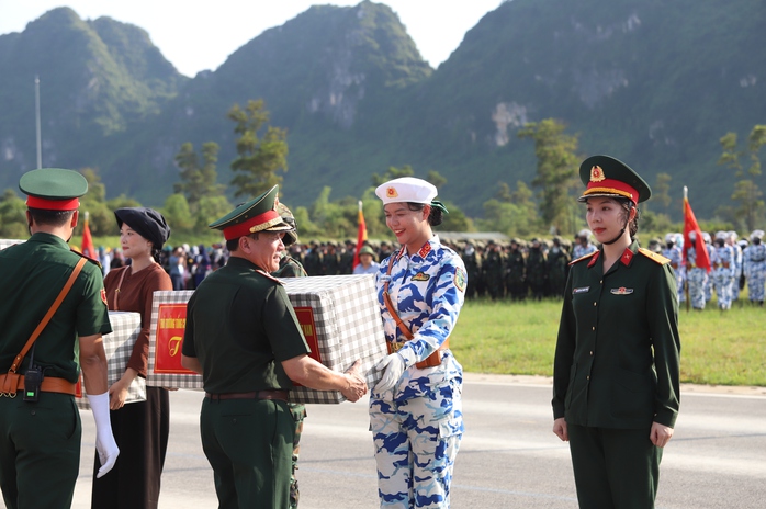 Chiến sĩ quân đội đổ mồ hôi trên thao trường, sẵn sàng diễu binh, diễu hành ngày Quốc khánh 2-9- Ảnh 10. Chiến sĩ quân đội đổ mồ hôi trên thao trường, sẵn sàng diễu binh, diễu hành ngày Quốc khánh 2-9- Ảnh 10.