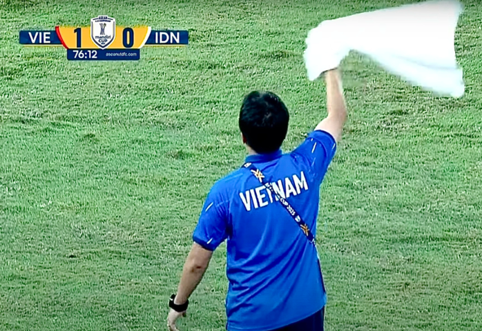 Vì sao ban huấn luyện "vẫy cờ trắng" nhưng U23 Việt Nam vẫn thắng?- Ảnh 1. Vì sao ban huấn luyện "vẫy cờ trắng" nhưng U23 Việt Nam vẫn thắng?- Ảnh 1.