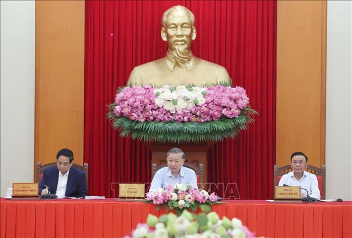 Tổng Bí thư Tô Lâm: Văn kiện là ngọn đuốc soi đường, là cẩm nang hành động cho toàn Đảng - Ảnh 1.
