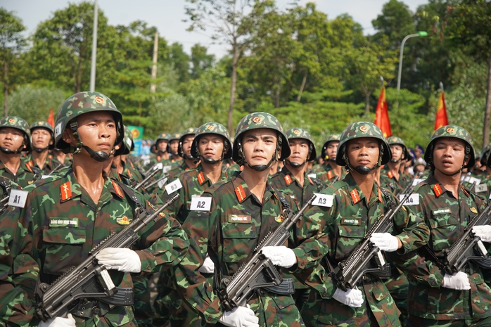 Chiến sĩ quân đội đổ mồ hôi trên thao trường, sẵn sàng diễu binh, diễu hành ngày Quốc khánh 2-9- Ảnh 4. Chiến sĩ quân đội đổ mồ hôi trên thao trường, sẵn sàng diễu binh, diễu hành ngày Quốc khánh 2-9- Ảnh 4.