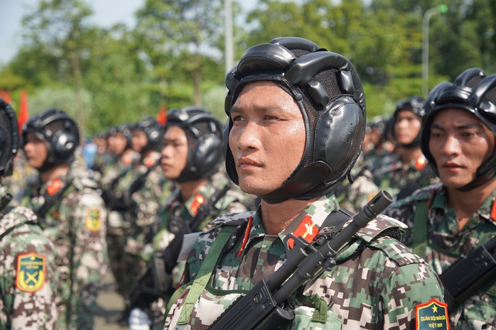 Chiến sĩ quân đội đổ mồ hôi trên thao trường, sẵn sàng diễu binh, diễu hành ngày Quốc khánh 2-9- Ảnh 6. Chiến sĩ quân đội đổ mồ hôi trên thao trường, sẵn sàng diễu binh, diễu hành ngày Quốc khánh 2-9- Ảnh 6.
