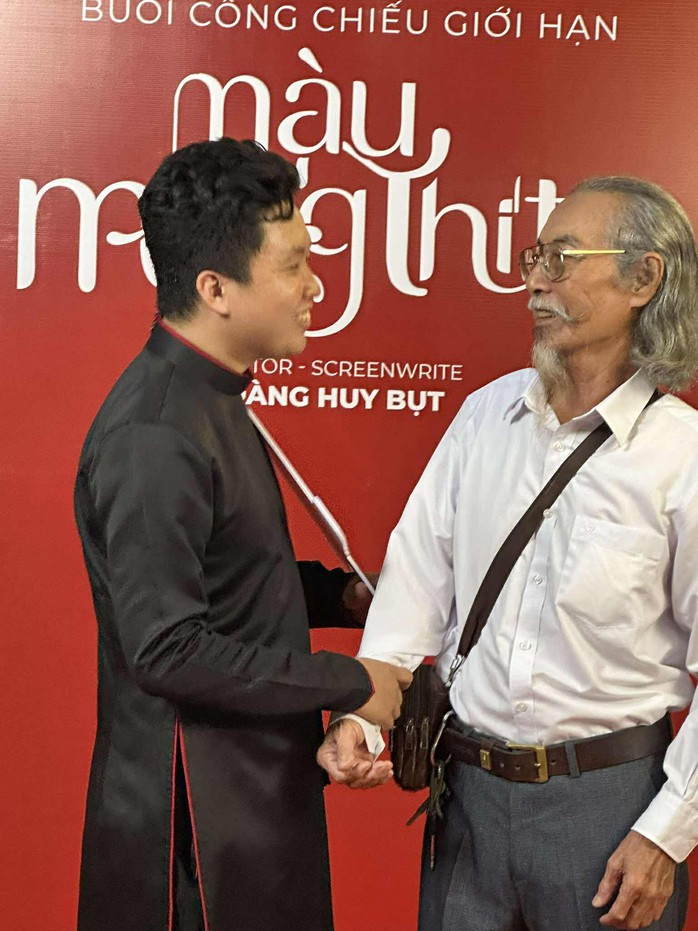 "Màu Mang Thít” – Dấu ấn đầu tay đầy nhân văn của đạo diễn trẻ Hoàng Huy Bụt - Ảnh 2.