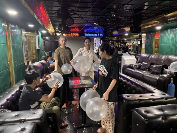 Công an TP HCM bắt một ông chủ ở phường Bến Thành- Ảnh 2. Công an TP HCM bắt một ông chủ ở phường Bến Thành- Ảnh 2.
