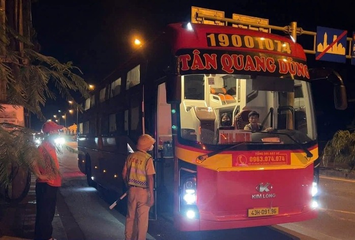 Hơn 1 . 000 Phương tiện được kiểm tra và xử phạt 220 triệu đồng tại Quảng Trị - Ảnh 1. Hơn 1 . 000 Phương tiện được kiểm tra và xử phạt 220 triệu đồng tại Quảng Trị - Ảnh 1.