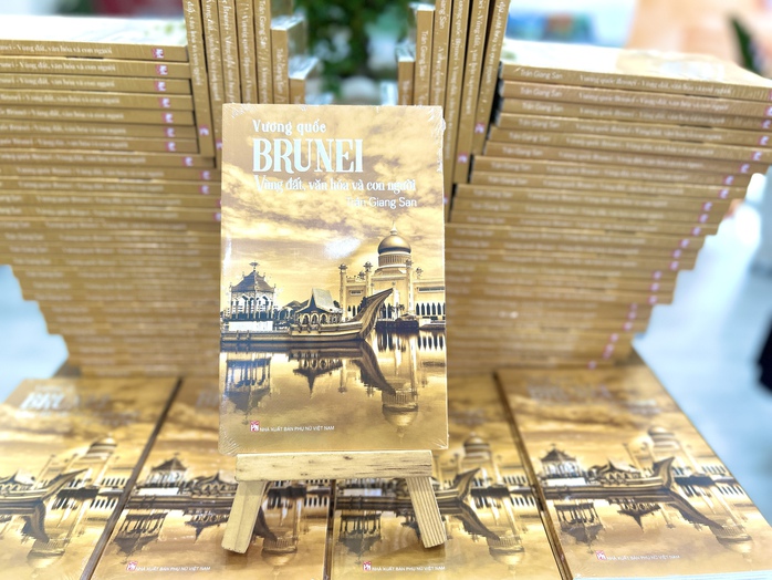 Khám phá Brunei qua trang sách du ký- Ảnh 3. Khám phá Brunei qua trang sách du ký- Ảnh 3.