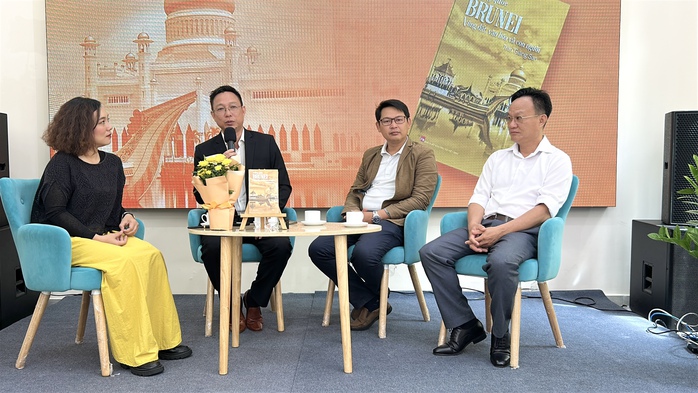 Khám phá Brunei qua trang sách du ký- Ảnh 1. Khám phá Brunei qua trang sách du ký- Ảnh 1.