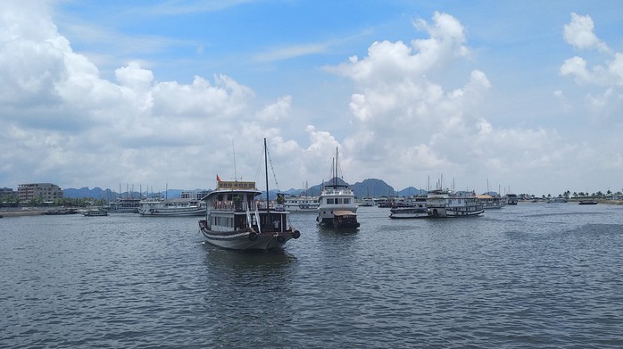 Sau vụ lật tàu du lịch, Quảng Ninh nghiên cứu lắp đặt thiết bị cảnh báo cực ngắn giông, lốc- Ảnh 1. Sau vụ lật tàu du lịch, Quảng Ninh nghiên cứu lắp đặt thiết bị cảnh báo cực ngắn giông, lốc- Ảnh 1.