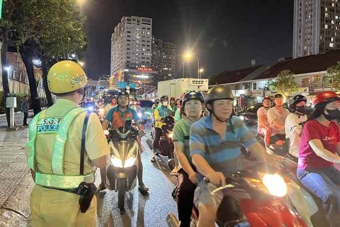 Bất ngờ nhiều kết quả đo nồng độ cồn đêm 31-7- Ảnh 1. Bất ngờ nhiều kết quả đo nồng độ cồn đêm 31-7- Ảnh 1.