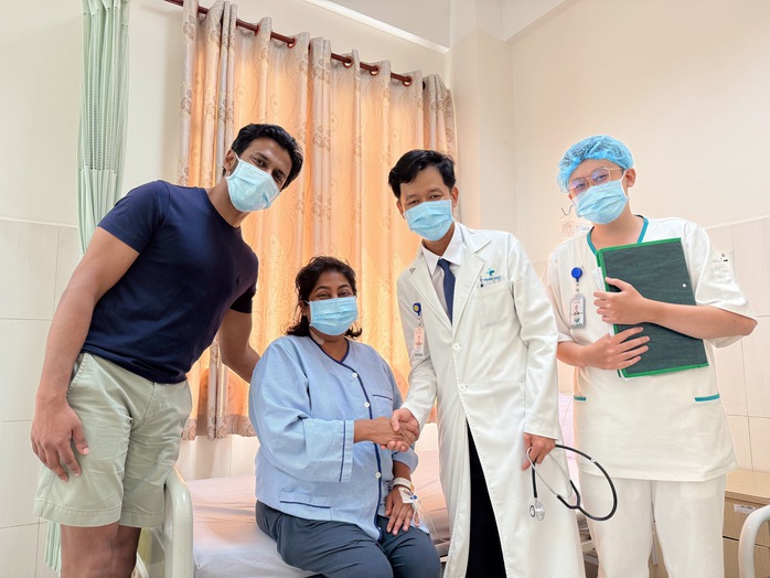 Nữ du khách người Úc khen ngợi hết lời khi được bác sĩ cứu sống tại Cần Thơ - Ảnh 2.