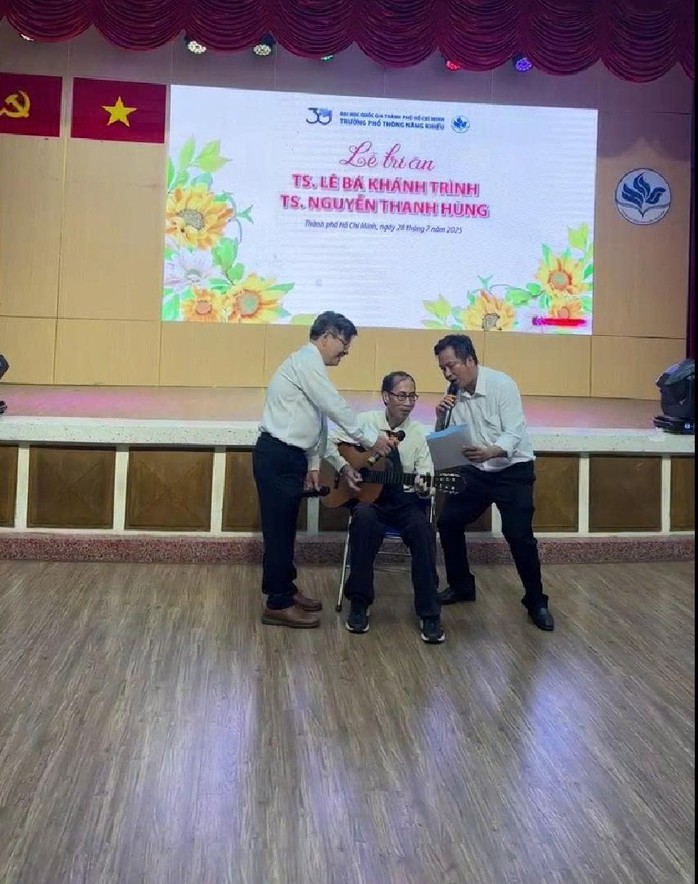 TS Lê Bá Khánh Trình: Về hưu nhưng không nghỉ!- Ảnh 1. TS Lê Bá Khánh Trình: Về hưu nhưng không nghỉ!- Ảnh 1.