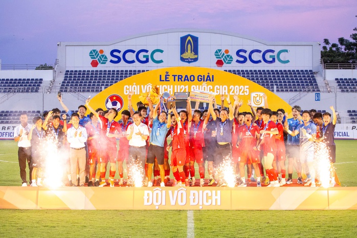 Công Phương bị khóa chặt, PVF vô địch U21 Quốc gia - Ảnh 4.