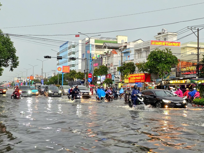 Trăn trở việc ngập nước, Chủ tịch Cần Thơ treo thưởng 50 triệu đồng cho ý tưởng chống ngập hiệu quả- Ảnh 2. Trăn trở việc ngập nước, Chủ tịch Cần Thơ treo thưởng 50 triệu đồng cho ý tưởng chống ngập hiệu quả- Ảnh 2.