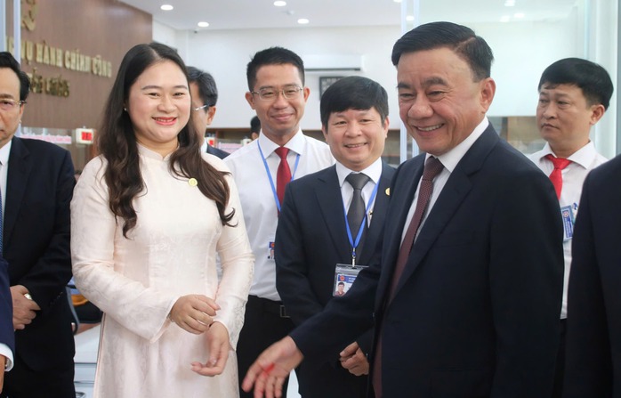 Bộ Chính trị, Ban Bí thư: Sửa đổi, bổ sung các quy định về tiền lương, phụ cấp trách nhiệm- Ảnh 1. Bộ Chính trị, Ban Bí thư: Sửa đổi, bổ sung các quy định về tiền lương, phụ cấp trách nhiệm- Ảnh 1.
