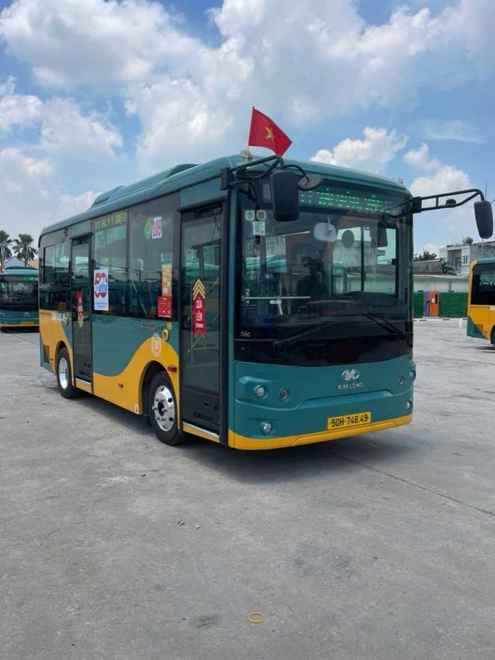 Hút khách lên phương tiện công cộng - Ảnh 3.