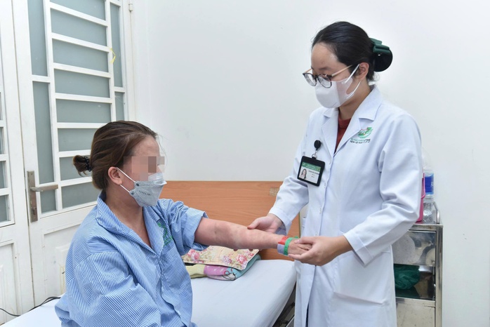 Một phụ nữ suýt chết khi uống collagen, thuốc giảm cân mua trên mạng- Ảnh 3. Một phụ nữ suýt chết khi uống collagen, thuốc giảm cân mua trên mạng- Ảnh 3.