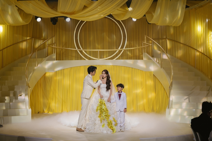 Chuyện tình cổ tích của cặp KOL đình đám, Danny - Diệp Lê
- Ảnh 1. Chuyện tình cổ tích của cặp KOL đình đám, Danny - Diệp Lê
- Ảnh 1.