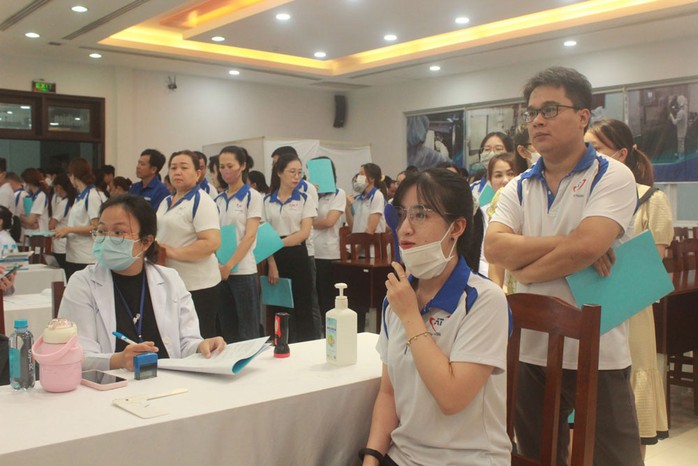 Đến lúc cân nhắc giảm giờ làm - Ảnh 1. Đến lúc cân nhắc giảm giờ làm - Ảnh 1.