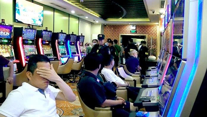 NÓI THẲNG: "Tiền bẩn" mới dám nướng triệu đô vào sòng bạc- Ảnh 1. NÓI THẲNG: "Tiền bẩn" mới dám nướng triệu đô vào sòng bạc- Ảnh 1.