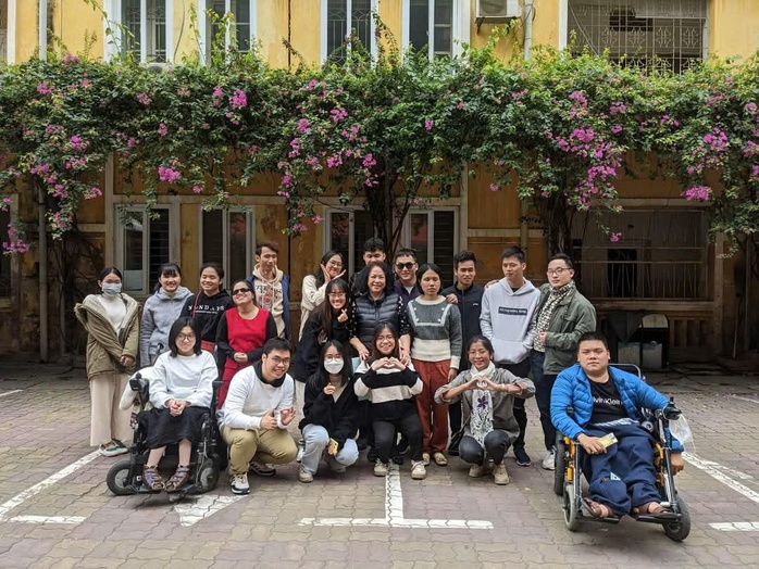 Cuộc thi viết “ LÒNG TỐT QUANH TA ”: Chàng khiếm thị truyền cảm hứng cho cộng đồng - Ảnh 3. Cuộc thi viết “ LÒNG TỐT QUANH TA ”: Chàng khiếm thị truyền cảm hứng cho cộng đồng - Ảnh 3.