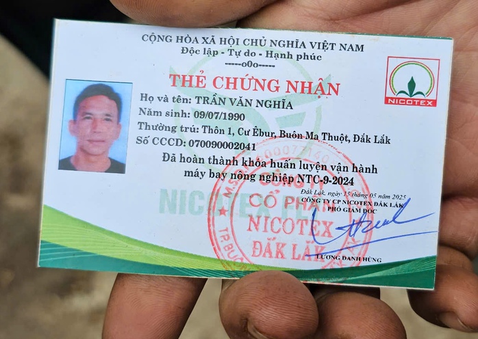 Anh nông dân dùng máy bay không người lái cứu 2 trẻ: Lúc đó tôi lo lắm!- Ảnh 1. Anh nông dân dùng máy bay không người lái cứu 2 trẻ: Lúc đó tôi lo lắm!- Ảnh 1.