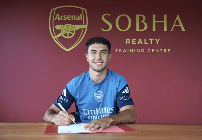 Tân binh Martin Zubimendi tiết lộ lý do chọn Arsenal, quay lưng với Liverpool- Ảnh 5. Tân binh Martin Zubimendi tiết lộ lý do chọn Arsenal, quay lưng với Liverpool- Ảnh 5.