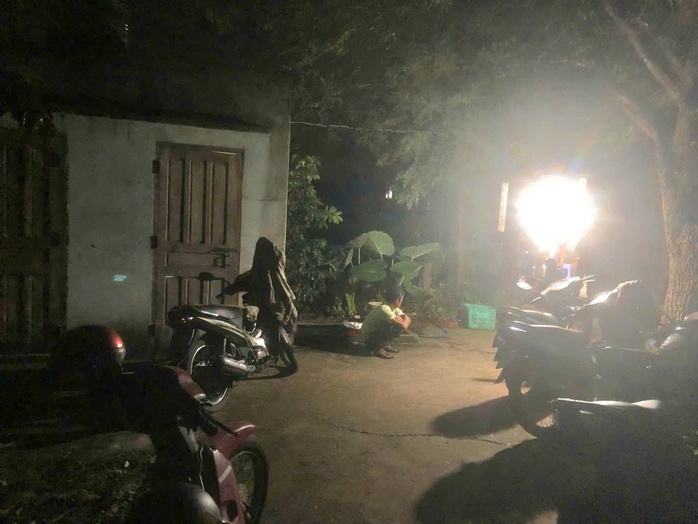 Can ngăn khi cha chửi mẹ, con trai gây án mạng- Ảnh 1. Can ngăn khi cha chửi mẹ, con trai gây án mạng- Ảnh 1.
