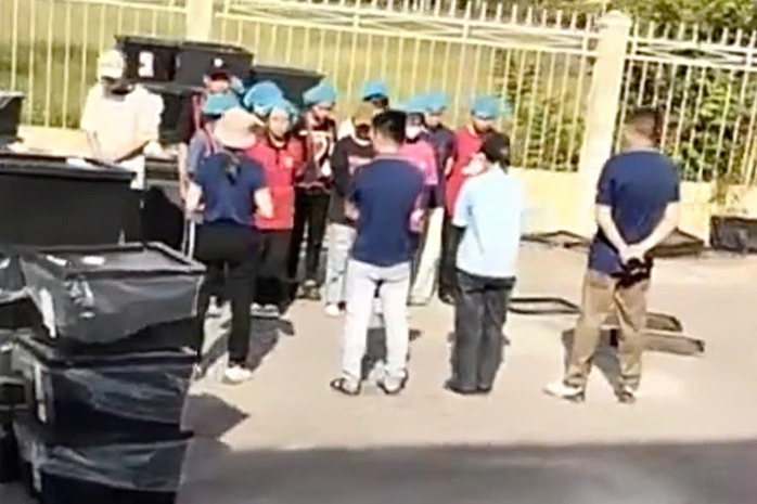 Pháp lý vụ công nhân bị buộc đứng giữa nắng để nghe "phổ biến công việc"- Ảnh 1. Pháp lý vụ công nhân bị buộc đứng giữa nắng để nghe "phổ biến công việc"- Ảnh 1.