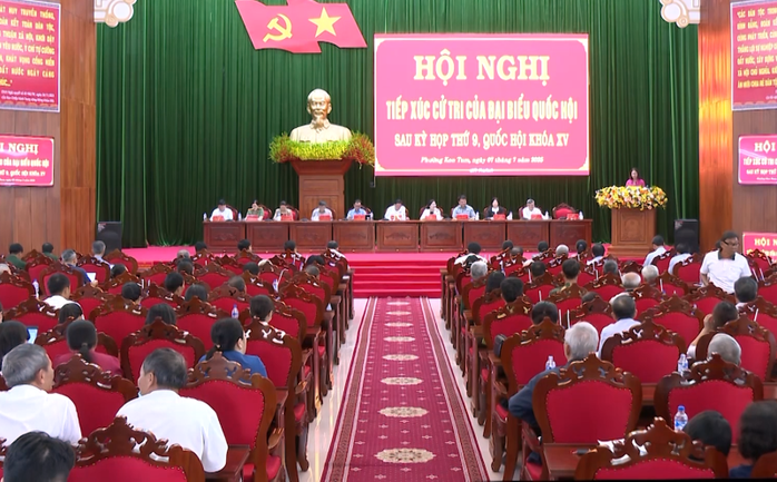 Phó Chủ tịch Quốc hội Trần Quang Phương tiếp xúc cử tri Quảng Ngãi - Ảnh 1. Phó Chủ tịch Quốc hội Trần Quang Phương tiếp xúc cử tri Quảng Ngãi - Ảnh 1.