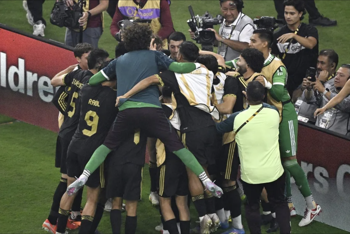 Thắng chủ nhà Mỹ 2-1, Mexico lần thứ 10 vô địch Gold Cup - Ảnh 3.